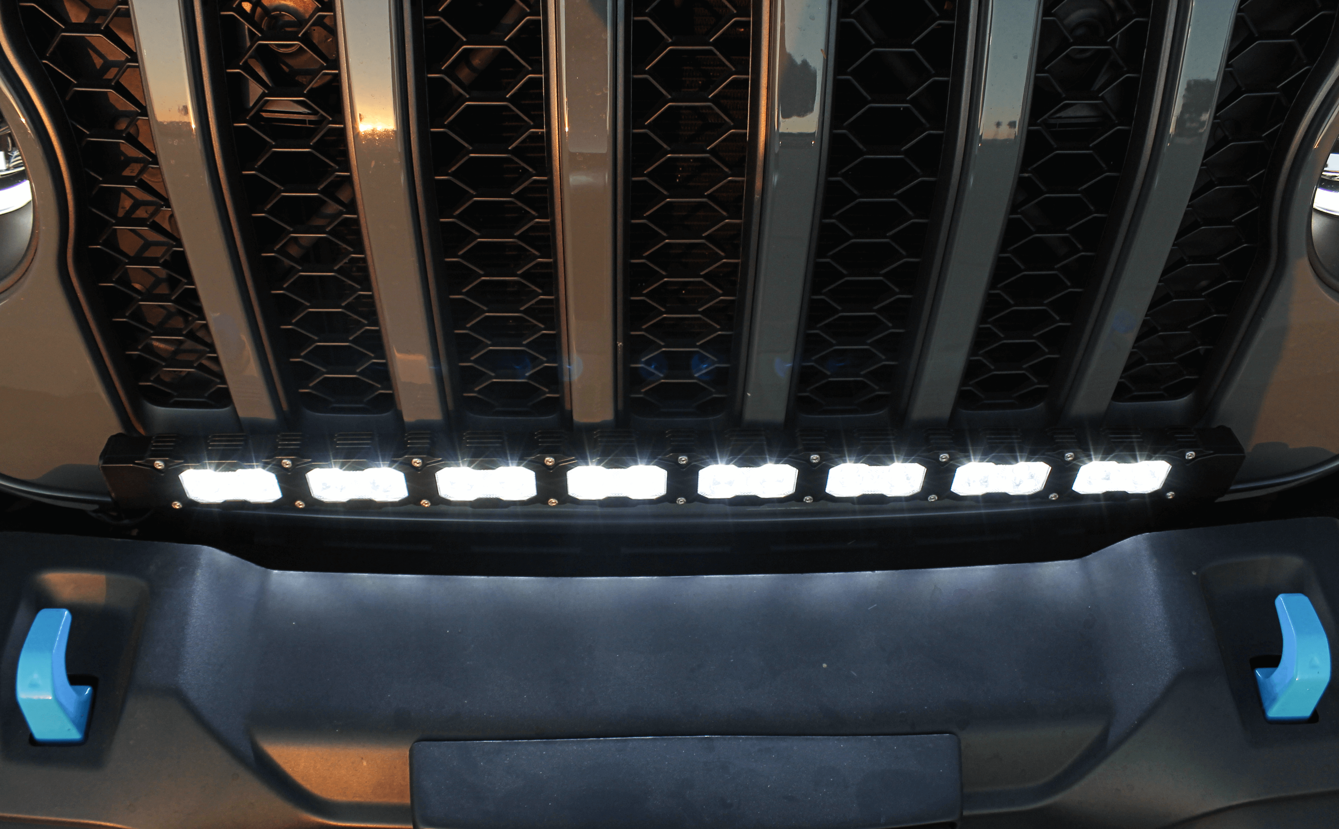 Jeep Wrangler JL 30in PRO light bar mounted on the front bumper with combo-pattern optics