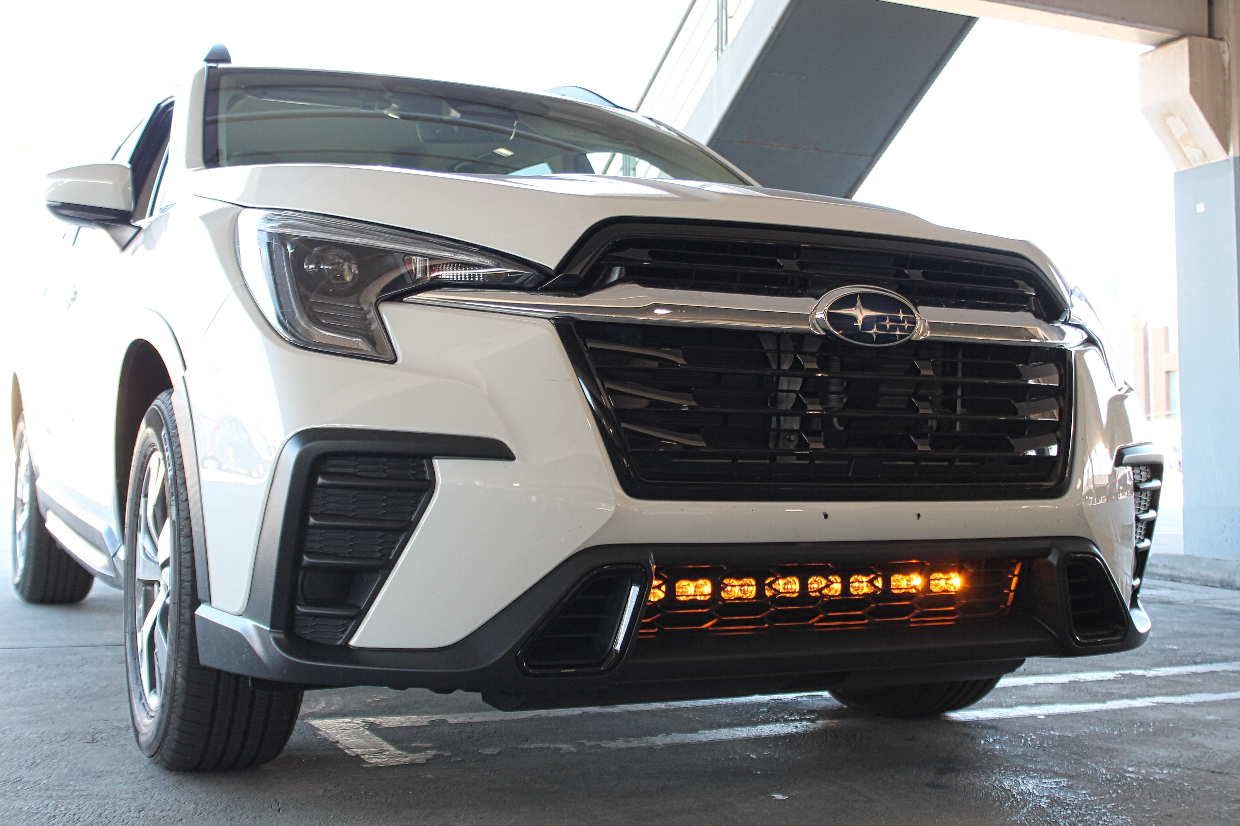 Subaru Ascent Light Bar on 2019+ model with dual color setup, bolt-on install, black powder-coated bracket—fits Premium to Touring trims