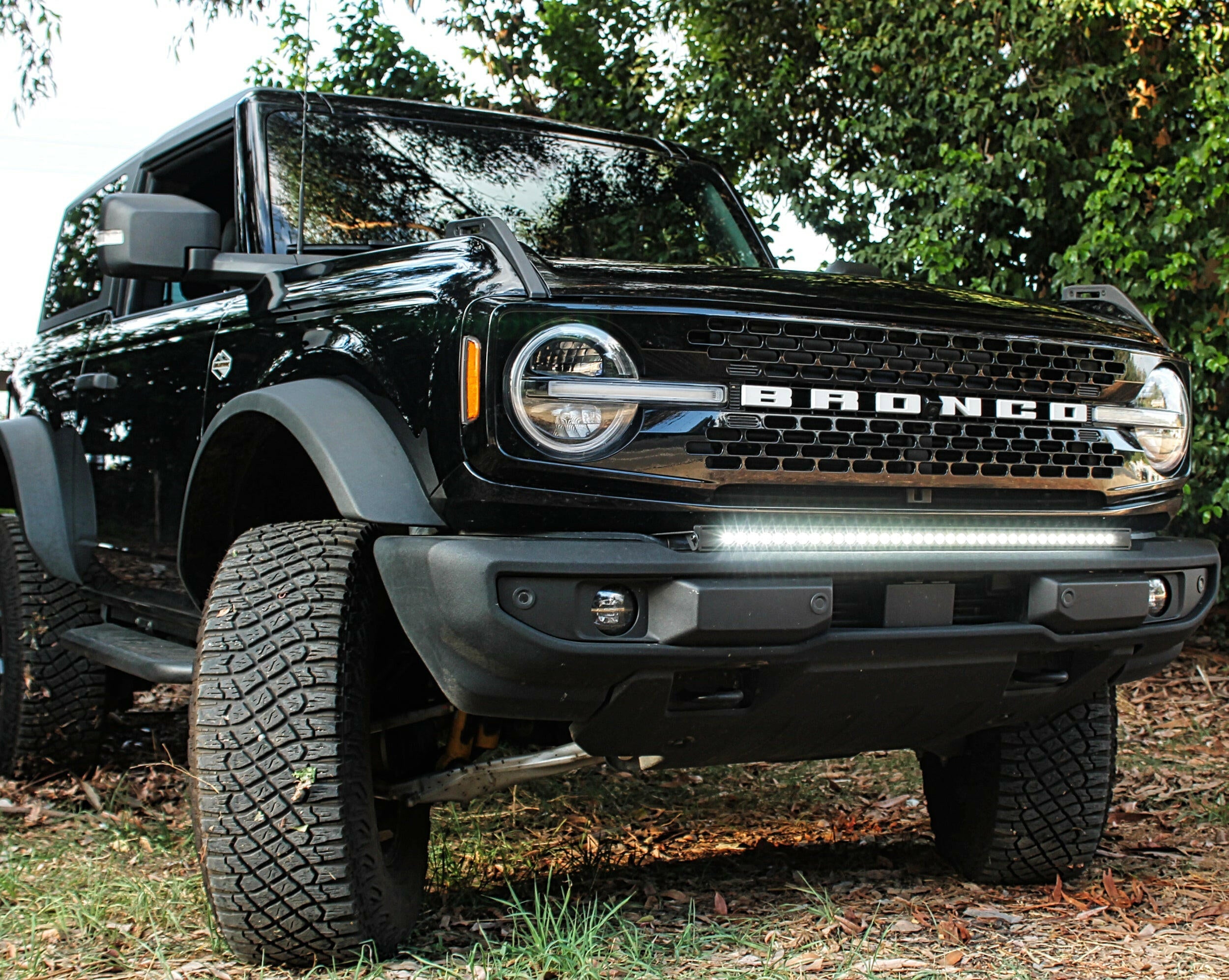 black 2021 2022 2023 Ford Bronco Standard Bumper 40in Light Bar sleek with the bumper - M&R Automotive