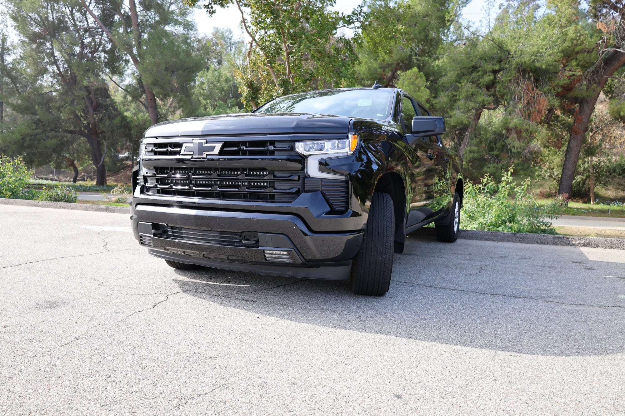 2023 black chevrolet silverado 1500 off road light bar front grille