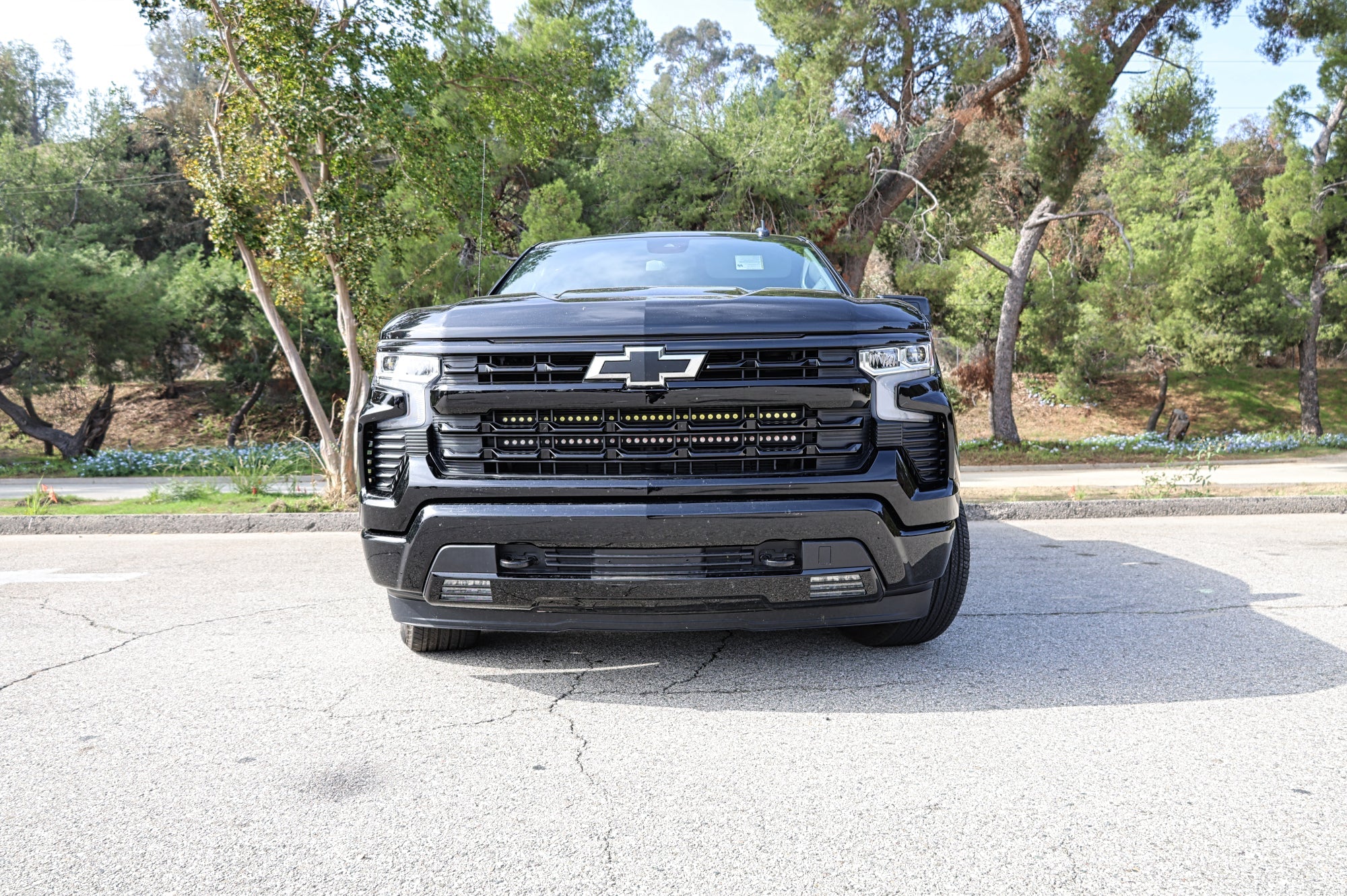 black chevrolet silverado 1500 off road light bar front grille