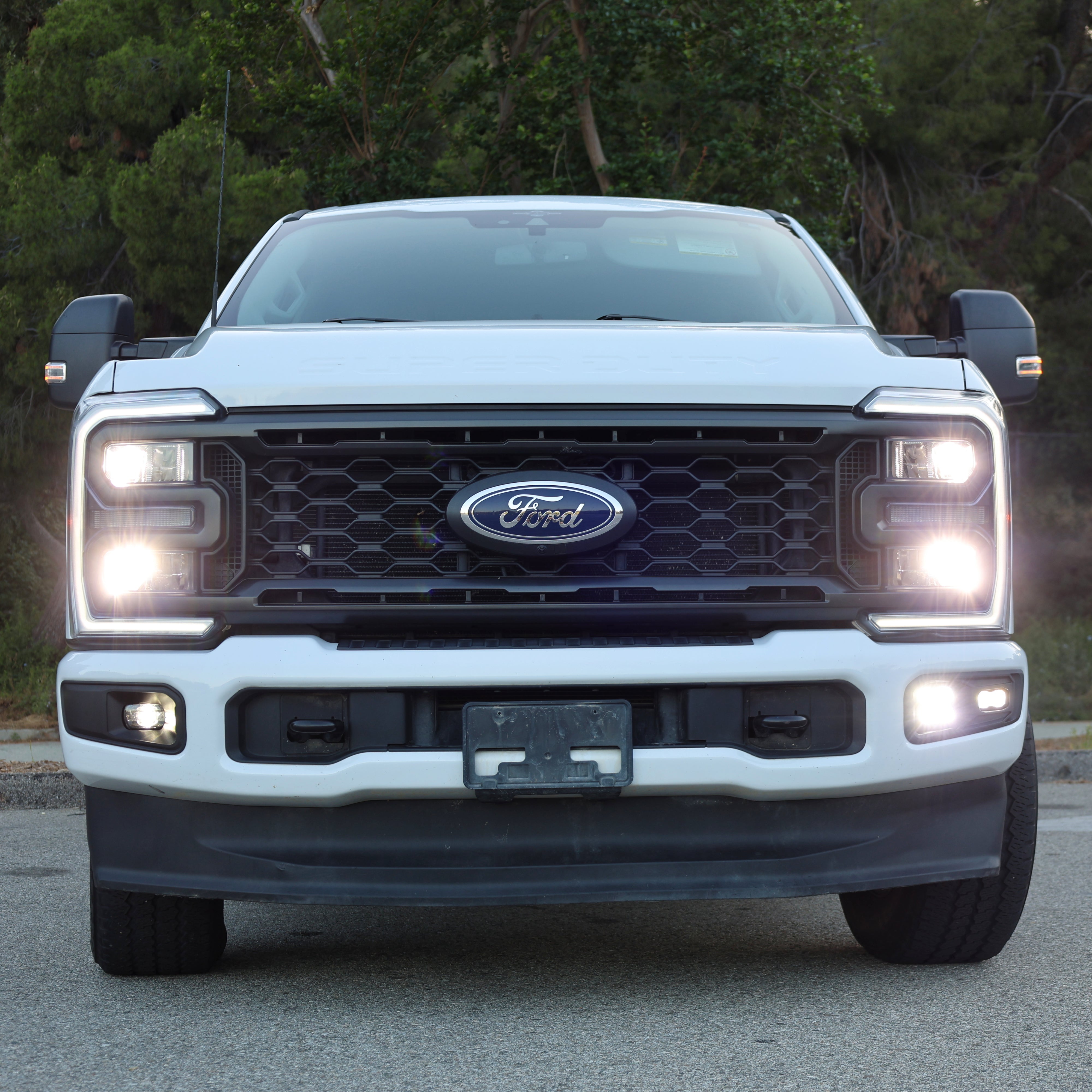 2023 Ford Super Duty F250 F350 F450 with fog lights showcasing Ford Super Duty Fog Lights
