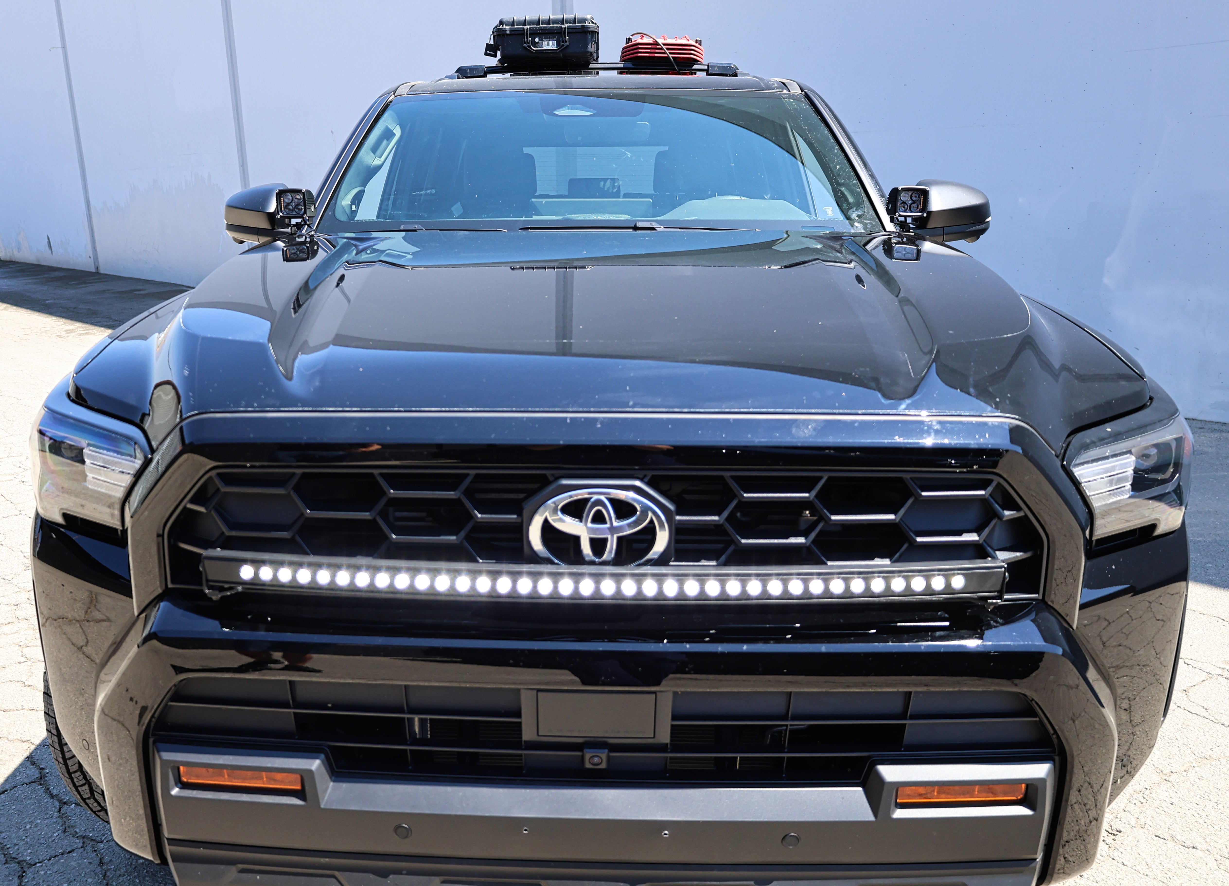 4Runner Ditch lights mounted on front of 2025 Toyota 4Runner with LED bar and dual color amber DRL backglow