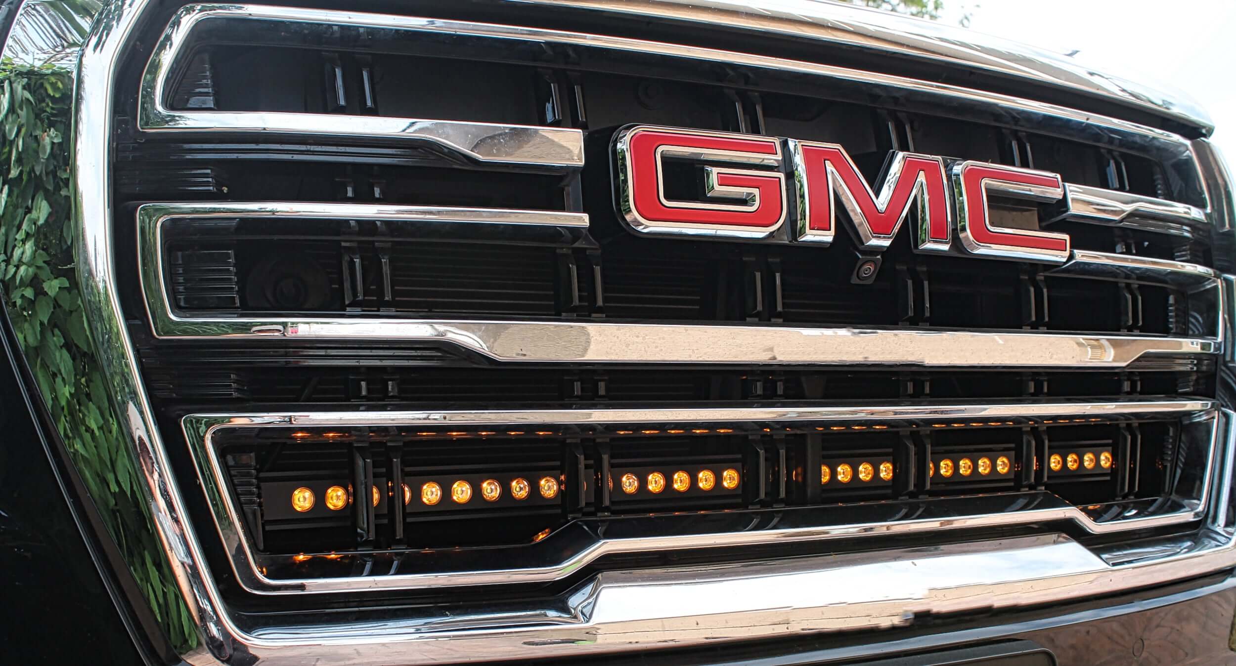 GMC Yukon 2021-24 Single 40in Light Bar installed under GMC logo in grille.