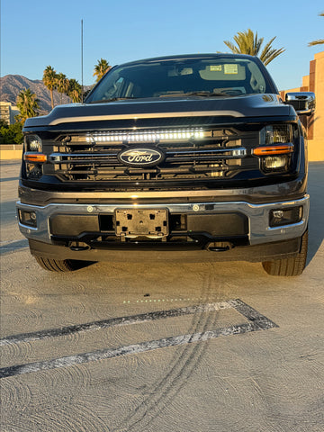 front view 2024 ford f150 with white led light bar behind the grille 