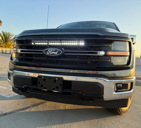 2024 ford f150 with white led light bar behind the grille 