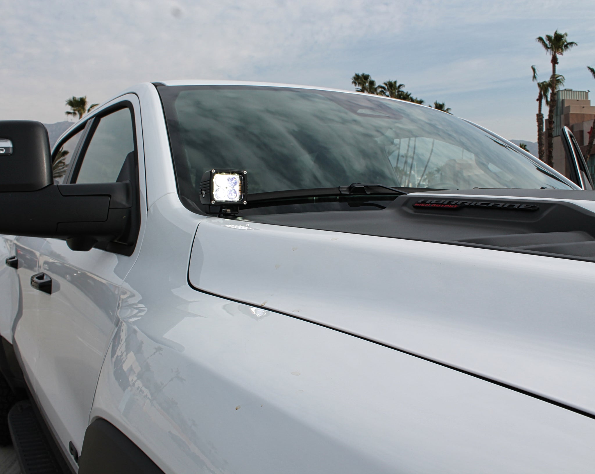 white ram rho with light pod for hood mount kit