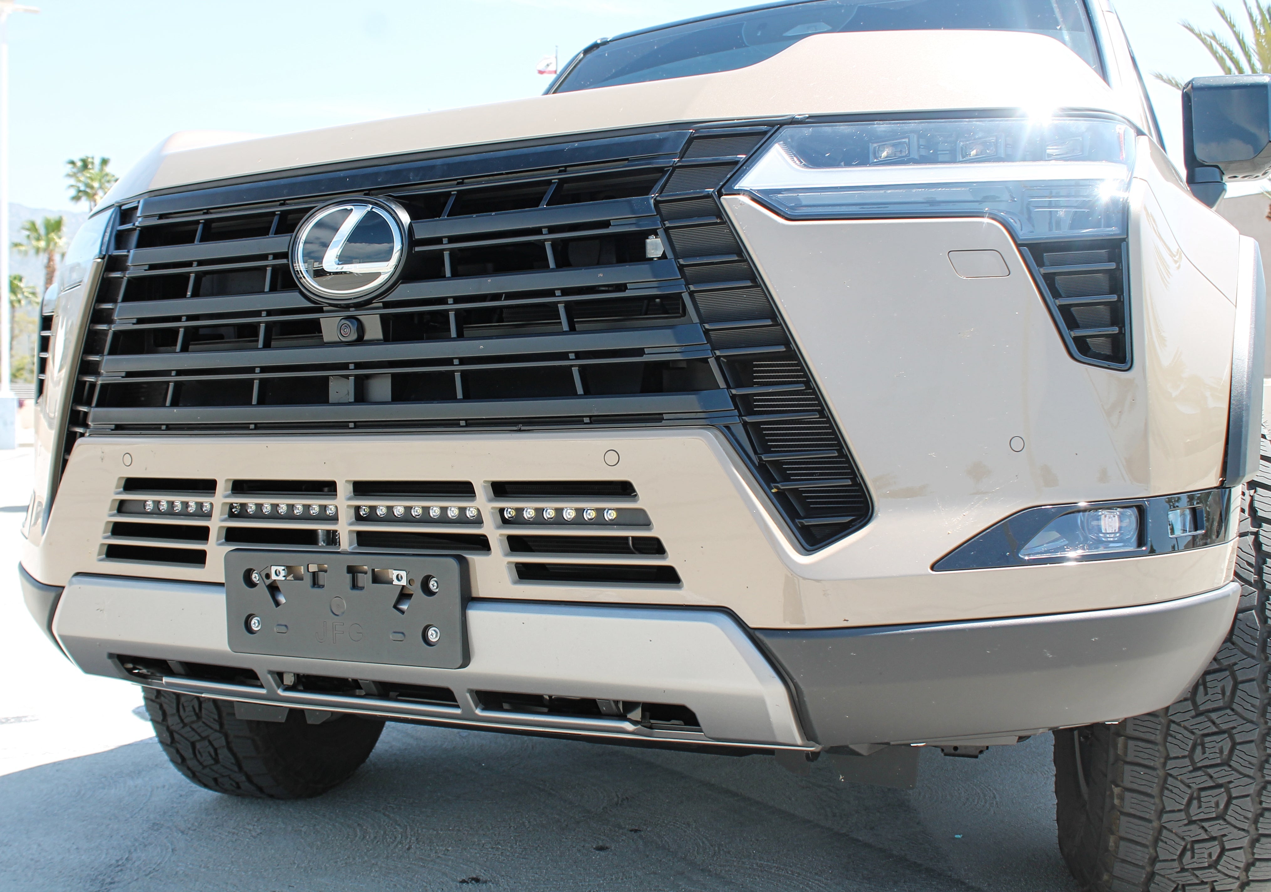 Lexus GX550 lightbar Lexus GX550 lightbar 2024+ 30in slim light bar installed behind lower grille on GX550 Premium Luxury Overtrail (does not affect radiator cooling)