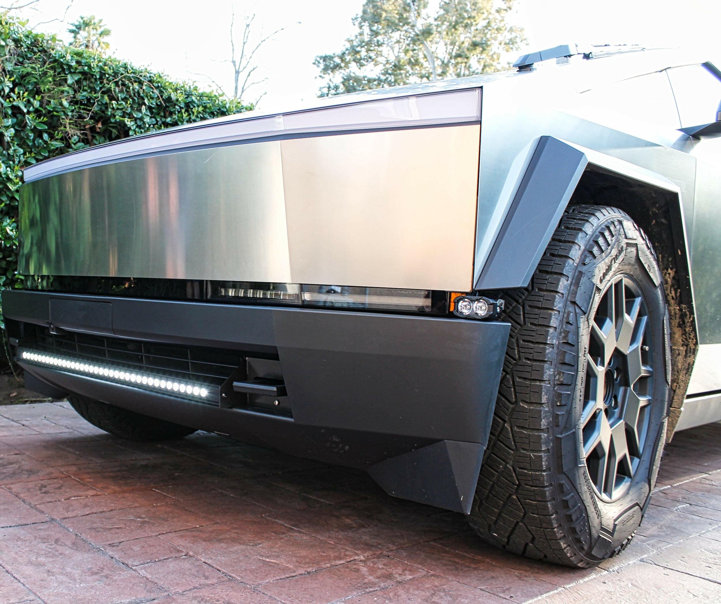 tesla cybertruck led light bar white and light pods mandronline