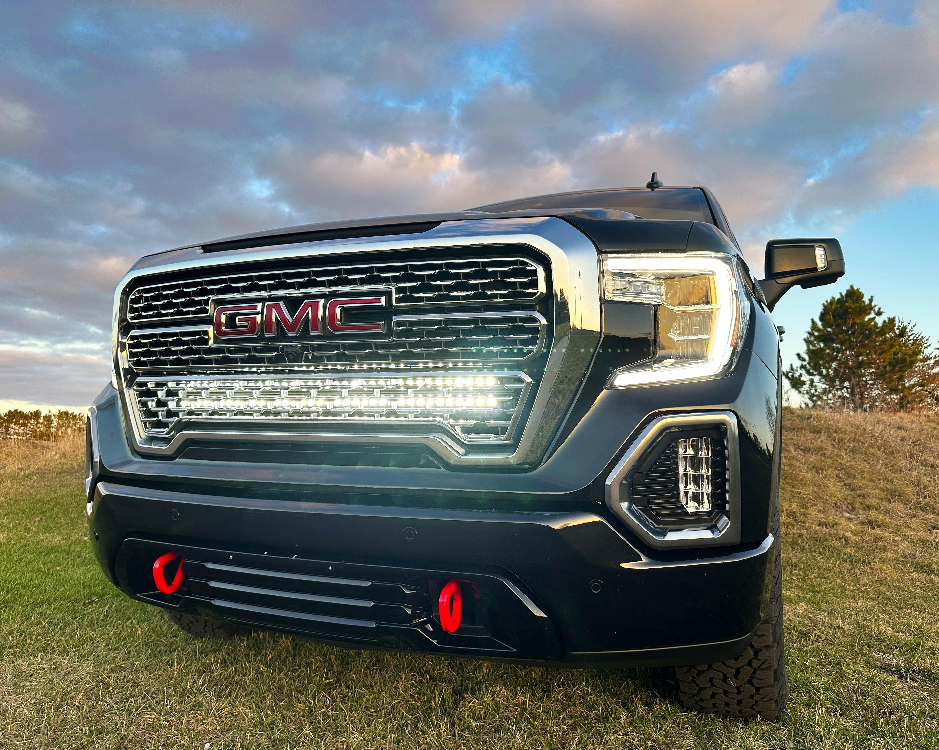 2019 2020 2021 2022 2023 black GMC Sierra 1500 with one white 40in Light Bar behind the grille