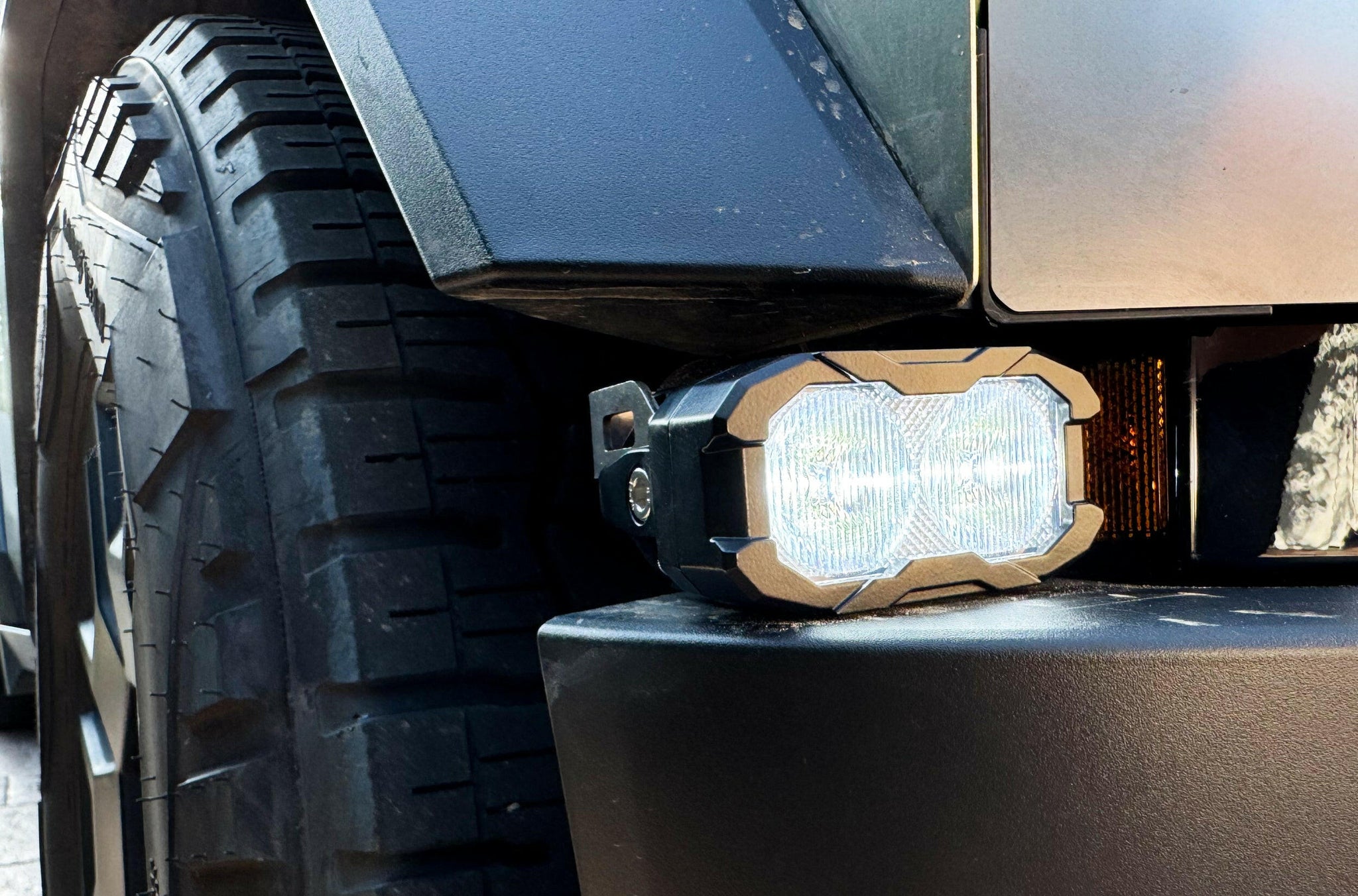 Tesla Cybertruck Light Pods