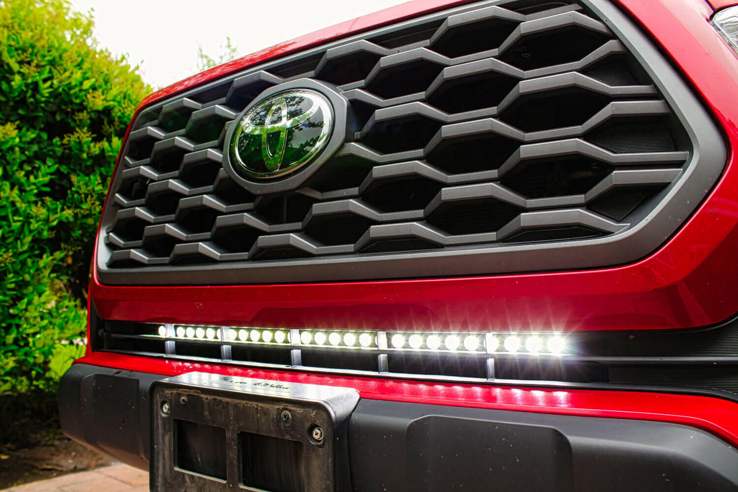 2016 2017 2018 2019 upclose red Toyota Tacoma with one white 30in Light Bar