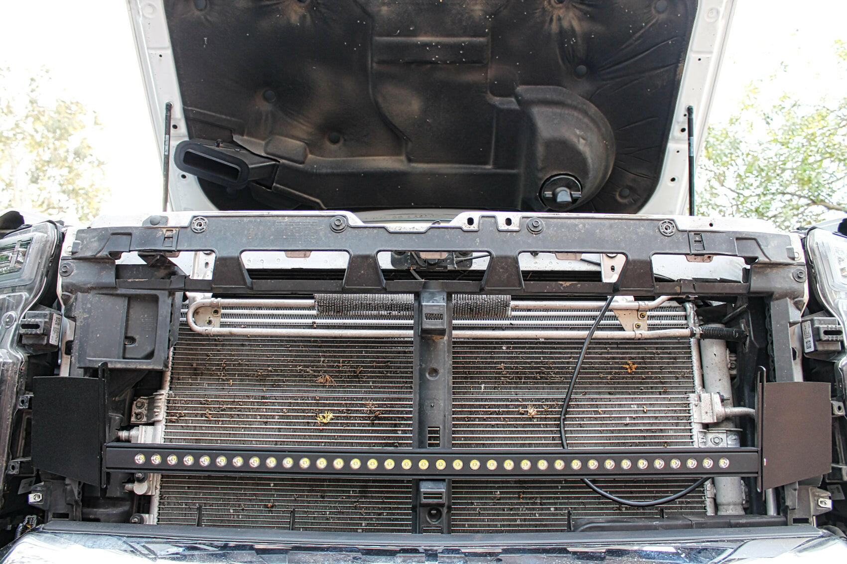 2020 2021 2022 2023 Chevrolet Silverado 2500/3500HD one 40in Light Bar showing black metal bracket by M&R Automotive