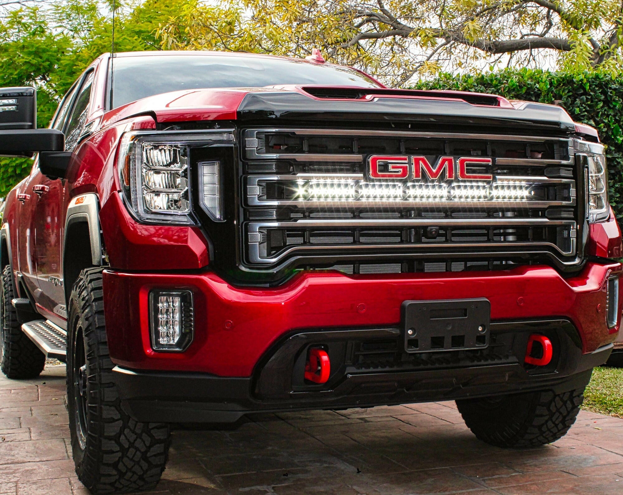 2020 2021 2022 2023 red GMC Sierra 2500/3500HD one white 40in light bar behind the grille