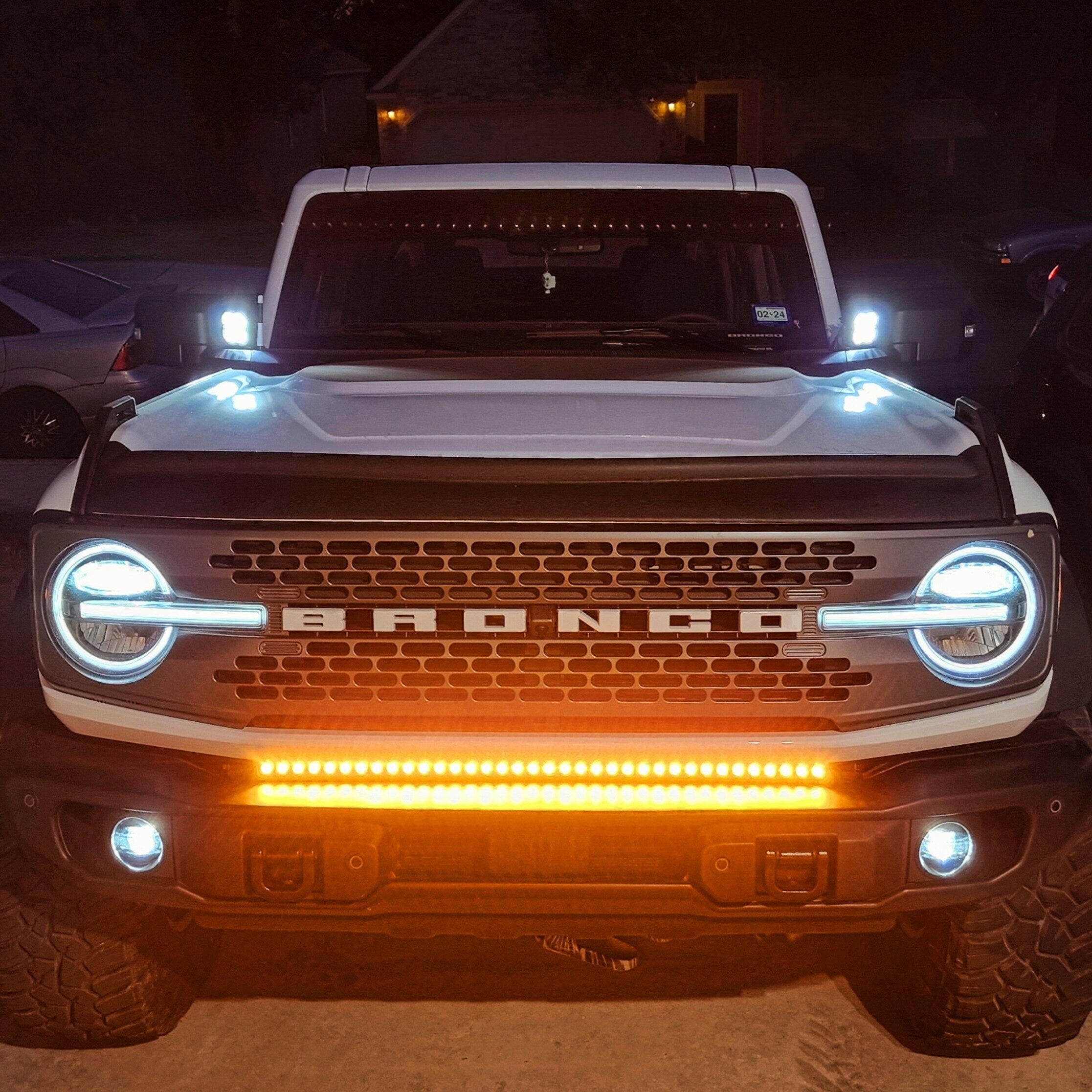 2021 2022 2023 2024 white Ford Bronco Capable Bumper with one amber 40in Light Bar on top of bumper - M&R Automotive