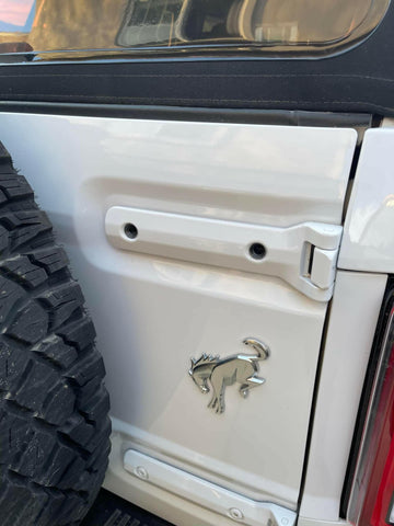 white back view of 2021 2022 2023 ford bronco tailgate high, reverse chase light 