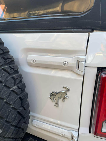 white back view of 2021 2022 2023 ford bronco tailgate high, reverse chase light 