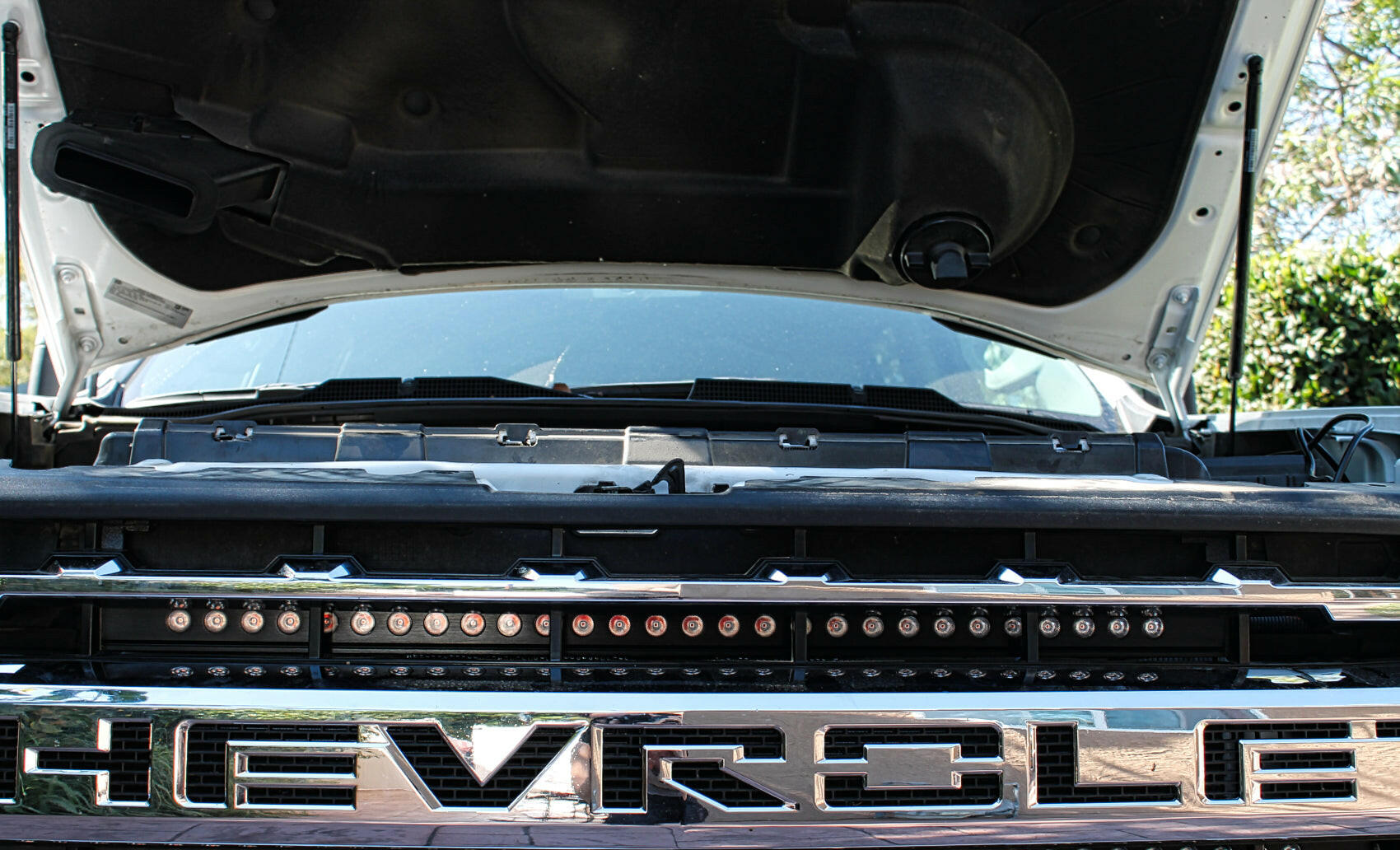2020 2021 2022 2023 Chevrolet Silverado 2500/3500HD 30in Light Bar behind the grille- M&R Automotive