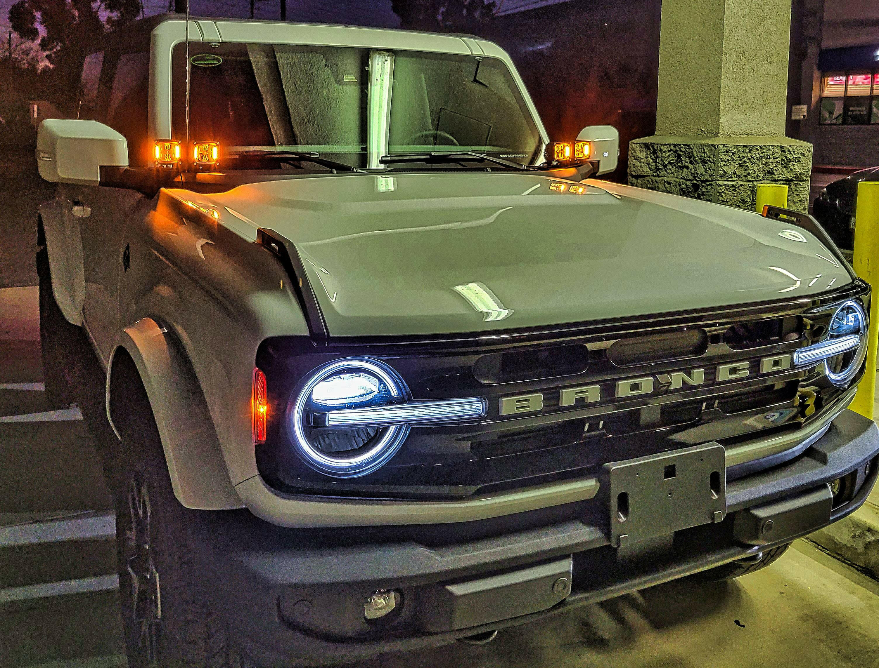 2021 2022 2023 white ford bronco with four amber 40watt light pods ditch lights- M&R Automotive