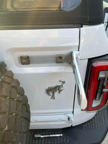 white back view of 2021 2022 2023 ford bronco tailgate high, reverse chase light 