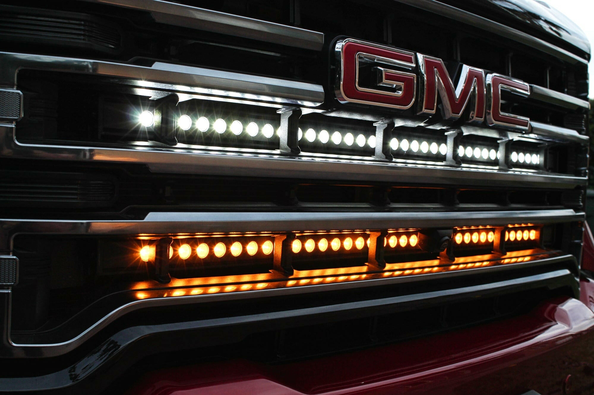 2020 2021 2022 2023 GMC Sierra 2500 and 3500HD two 40in Light Bars behind the grille color amber and white 
