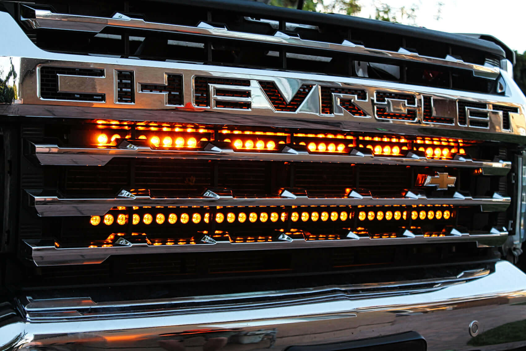2020 2021 2022 2023 Chevrolet Silverado 2500/3500HD two amber 40in light bars behind grille- M&R Automotive