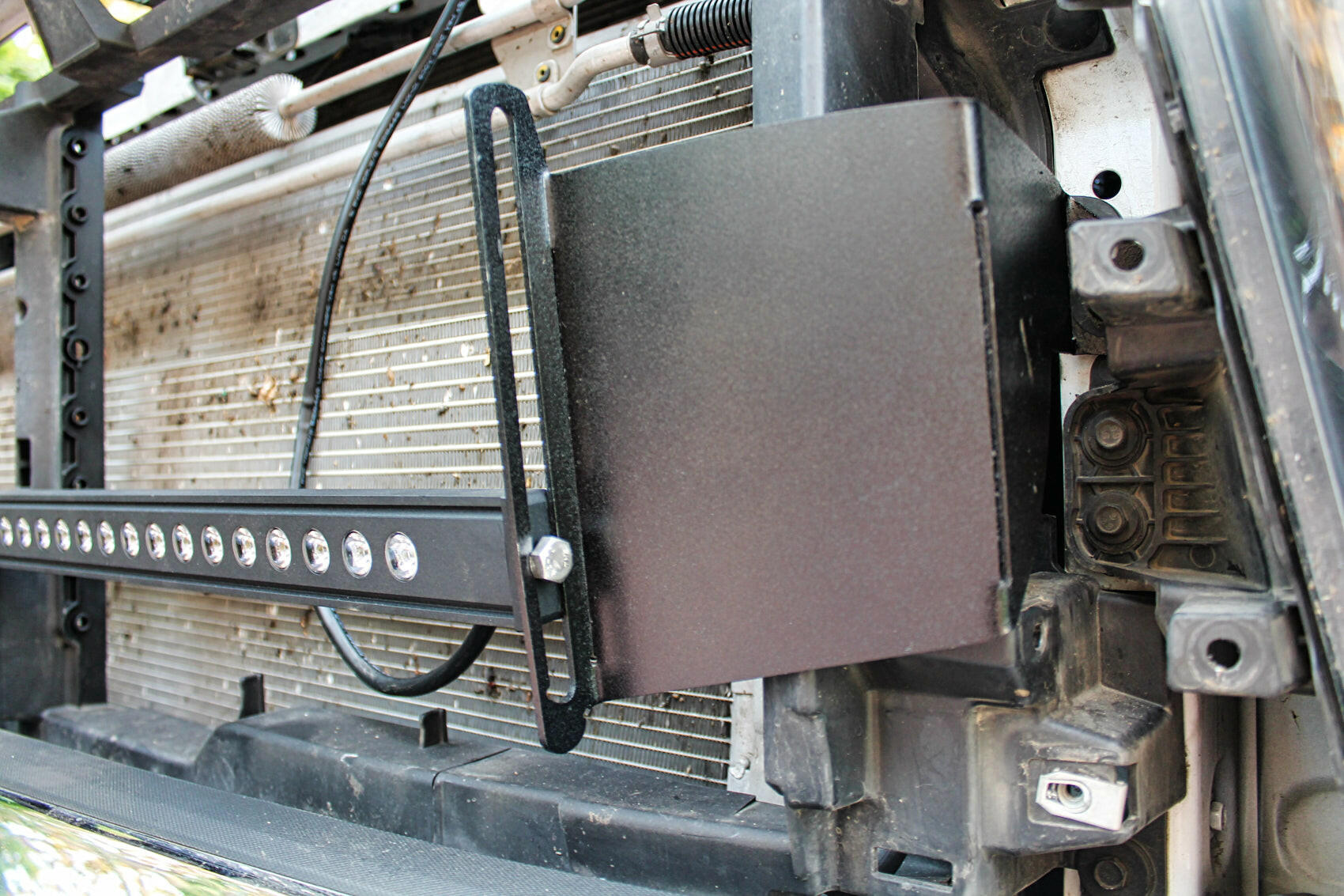 2020 2021 2022 2023 Chevrolet Silverado 2500/3500HD one 40in Light Bar showing black metal bracket by M&R Automotive