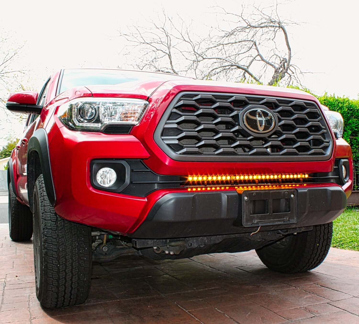 2016 2017 2018 2019 red Toyota Tacoma with one amber 30in Light Bar